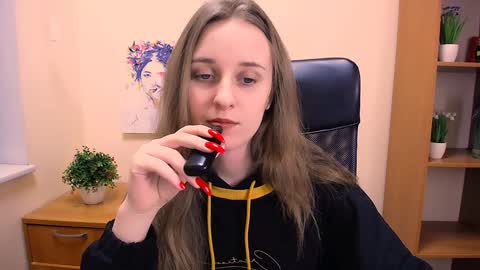 Snapshot of _nicole_new chatting on 01/15/25, 03:18 Nica online show from 01/15/25, 03:18