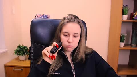 Snapshot of _nicole_new chatting on 01/18/25, 12:15 Nica online show from 01/18/25, 12:15