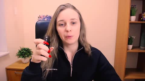 Snapshot of _nicole_new chatting on 01/19/25, 12:17 Nica online show from 01/19/25, 12:17