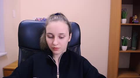 Snapshot of _nicole_new chatting on 01/24/25, 10:21 Nica online show from 01/24/25, 10:21