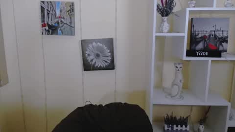 Snapshot of _nicole_new chatting on 03/04/25, 04:52 Nica online show from 03/04/25, 04:52