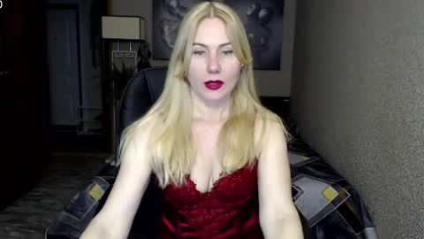 Donella    online show from 02/11/25, 08:52