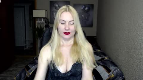 Donella    online show from 02/18/25, 08:14