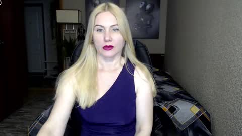 Donella    online show from 02/19/25, 08:52
