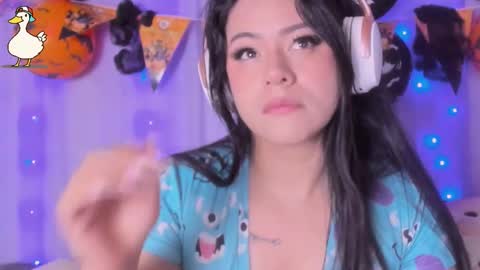 niiky online show from 10/24/25, 12:01