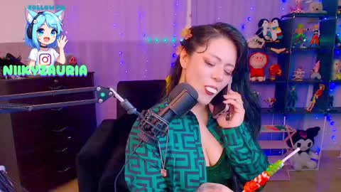 niiky online show from 12/01/25, 04:12