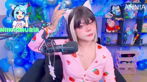 Snapshot of _niiky chatting on 12/22/25, 11:07 niiky online show from 12/22/25, 11:07