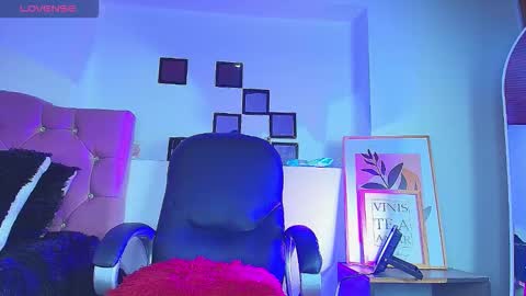Snapshot of _noa_smith_ chatting on 11/12/25, 04:18 Noa Smith online show from 11/12/25, 04:18