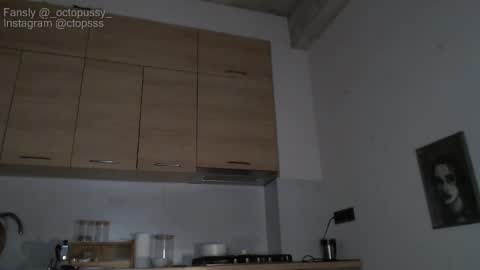 Snapshot of _octopussy_ chatting on 02/02/26, 08:07 Mikayla online show from 02/02/26, 08:07