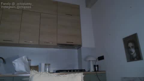 Snapshot of _octopussy_ chatting on 02/03/26, 07:41 Mikayla online show from 02/03/26, 07:41