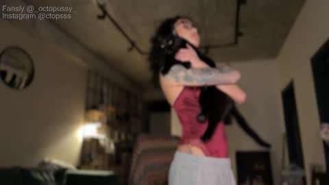 Snapshot of _octopussy_ chatting on 02/09/26, 09:19 Mikayla online show from 02/09/26, 09:19