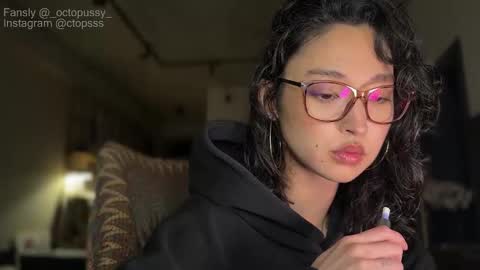 Snapshot of _octopussy_ chatting on 02/16/26, 08:27 Mikayla online show from 02/16/26, 08:27