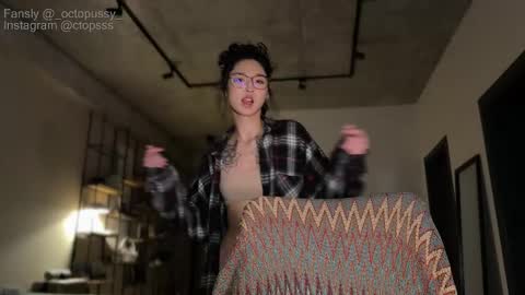 Snapshot of _octopussy_ chatting on 02/27/26, 07:58 Mikayla online show from 02/27/26, 07:58