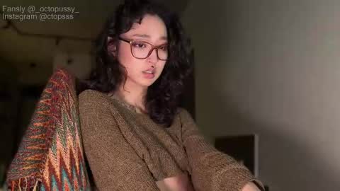 Snapshot of _octopussy_ chatting on 03/25/26, 12:05 Mikayla online show from 03/25/26, 12:05