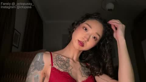 Snapshot of _octopussy_ chatting on 04/19/26, 10:45 Mikayla online show from 04/19/26, 10:45