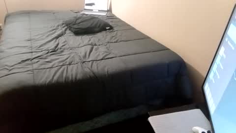 Olivia online show from 10/31/25, 12:06