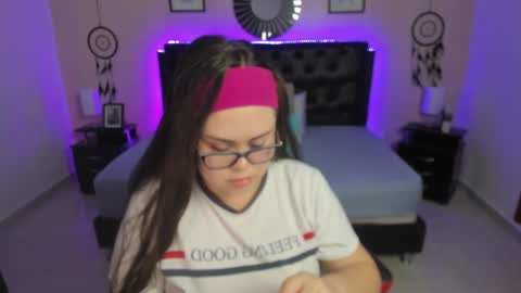 Snapshot of _oliviajoness chatting on 09/26/25, 11:36 Olivia jones online show from 09/26/25, 11:36