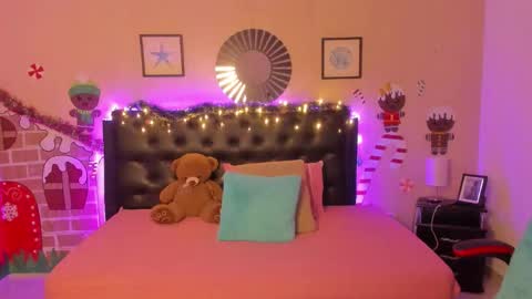 Olivia jones online show from 12/19/25, 01:40