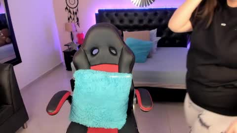 Olivia jones online show from 05/06/26, 12:10