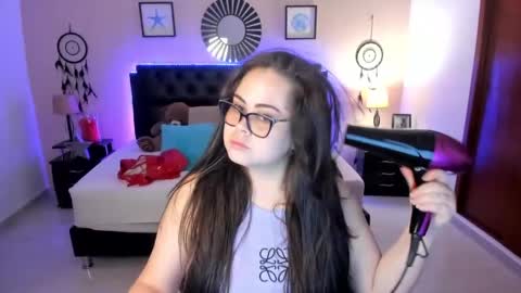 Olivia jones online show from 05/07/26, 12:21