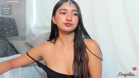 Snapshot of _orquidea_ chatting on 11/13/25, 01:32 Orquidea online show from 11/13/25, 01:32