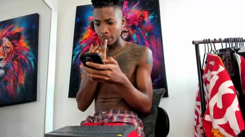 Snapshot of _pantera_09 chatting on 12/22/24, 06:04 Kevin online show from 12/22/24, 06:04