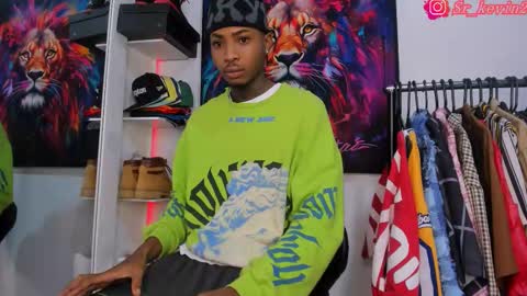 Snapshot of _pantera_09 chatting on 10/31/25, 09:10 Kevin online show from 10/31/25, 09:10