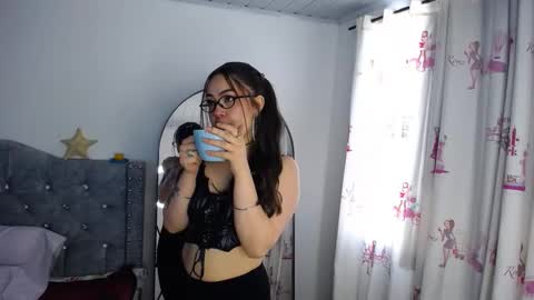 Snapshot of _pariiss chatting on 11/27/25, 02:30 Paris online show from 11/27/25, 02:30