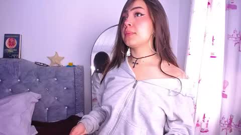 Snapshot of _pariiss chatting on 11/28/25, 01:36 Paris online show from 11/28/25, 01:36