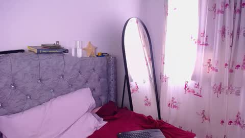 Snapshot of _pariiss chatting on 12/01/25, 02:33 Paris online show from 12/01/25, 02:33