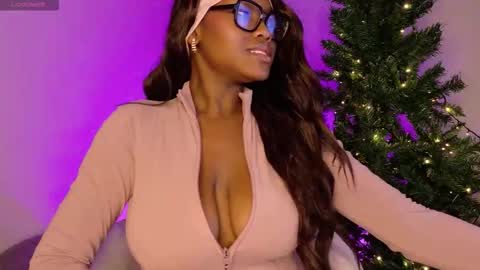 Paris online show from 11/30/25, 03:32