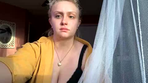 Snapshot of _peaceoutgirlscout_ chatting on 11/04/25, 09:58 _peaceoutgirlscout_ online show from 11/04/25, 09:58