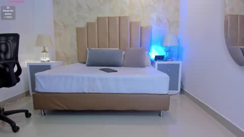 Snapshot of _peach1_ chatting on 10/27/25, 02:43 peach1 online show from 10/27/25, 02:43