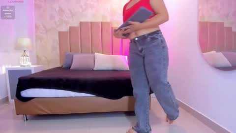 Snapshot of _peach1_ chatting on 11/06/25, 02:07 peach1 online show from 11/06/25, 02:07