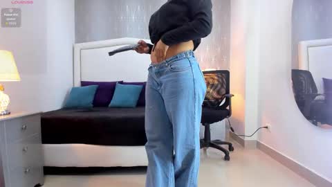 Snapshot of _peach1_ chatting on 12/15/25, 02:43 peach1 online show from 12/15/25, 02:43