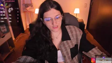 Snapshot of _peach__ chatting on 12/16/24, 01:21 violeta ig online show from 12/16/24, 01:21