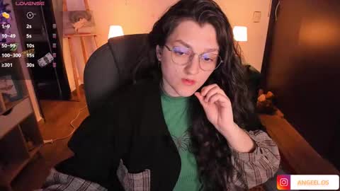Snapshot of _peach__ chatting on 12/20/24, 03:58 violeta ig online show from 12/20/24, 03:58