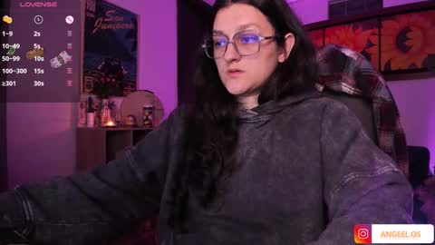Snapshot of _peach__ chatting on 01/12/25, 05:45 violeta ig online show from 01/12/25, 05:45