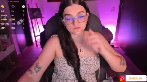 Snapshot of _peach__ chatting on 01/19/25, 01:43 violeta ig online show from 01/19/25, 01:43