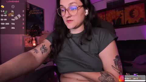 Snapshot of _peach__ chatting on 01/22/25, 04:02 violeta ig online show from 01/22/25, 04:02