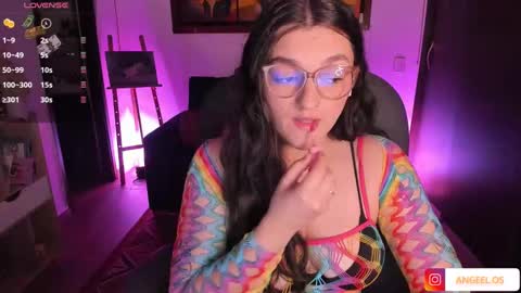 Snapshot of _peach__ chatting on 01/26/25, 01:20 violeta ig online show from 01/26/25, 01:20