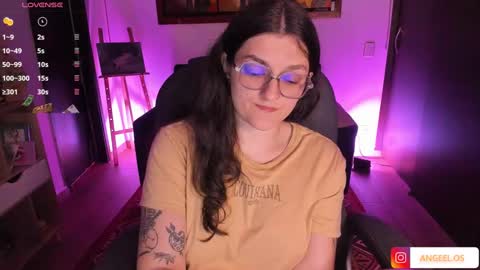 Snapshot of _peach__ chatting on 01/29/25, 02:19 violeta ig online show from 01/29/25, 02:19