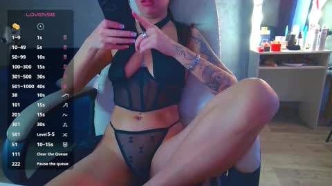 Ilona online show from 12/04/25, 08:23