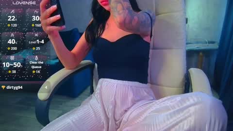 Snapshot of _pink__rabbit_ chatting on 04/07/26, 10:48 Ilona online show from 04/07/26, 10:48