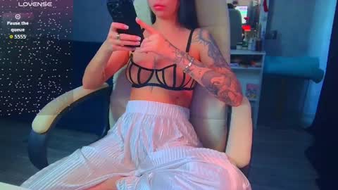 Snapshot of _pink__rabbit_ chatting on 04/20/26, 06:38 Ilona online show from 04/20/26, 06:38