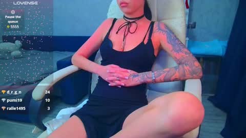 Snapshot of _pink__rabbit_ chatting on 04/21/26, 06:34 Ilona online show from 04/21/26, 06:34