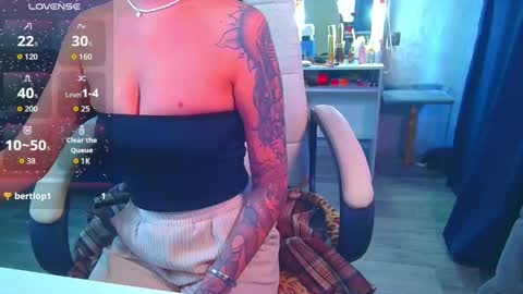 Snapshot of _pink__rabbit_ chatting on 05/10/26, 07:24 Ilona online show from 05/10/26, 07:24