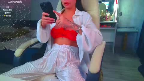 Snapshot of _pink__rabbit_ chatting on 05/13/26, 08:01 Ilona online show from 05/13/26, 08:01