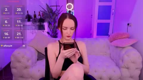 Snapshot of _pink_wassabi_ chatting on 09/21/25, 10:22 Maisie online show from 09/21/25, 10:22