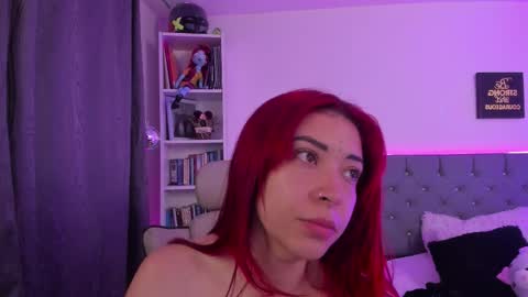 Snapshot of _poison_ivyyy chatting on 10/27/25, 08:18 V online show from 10/27/25, 08:18